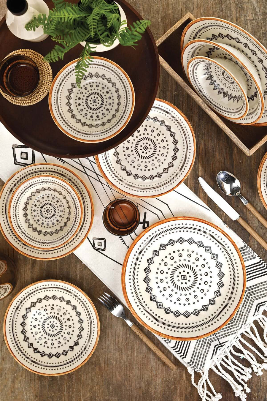 Kütahya Porcelain Nanoceram 24 piece Dinnerware set.