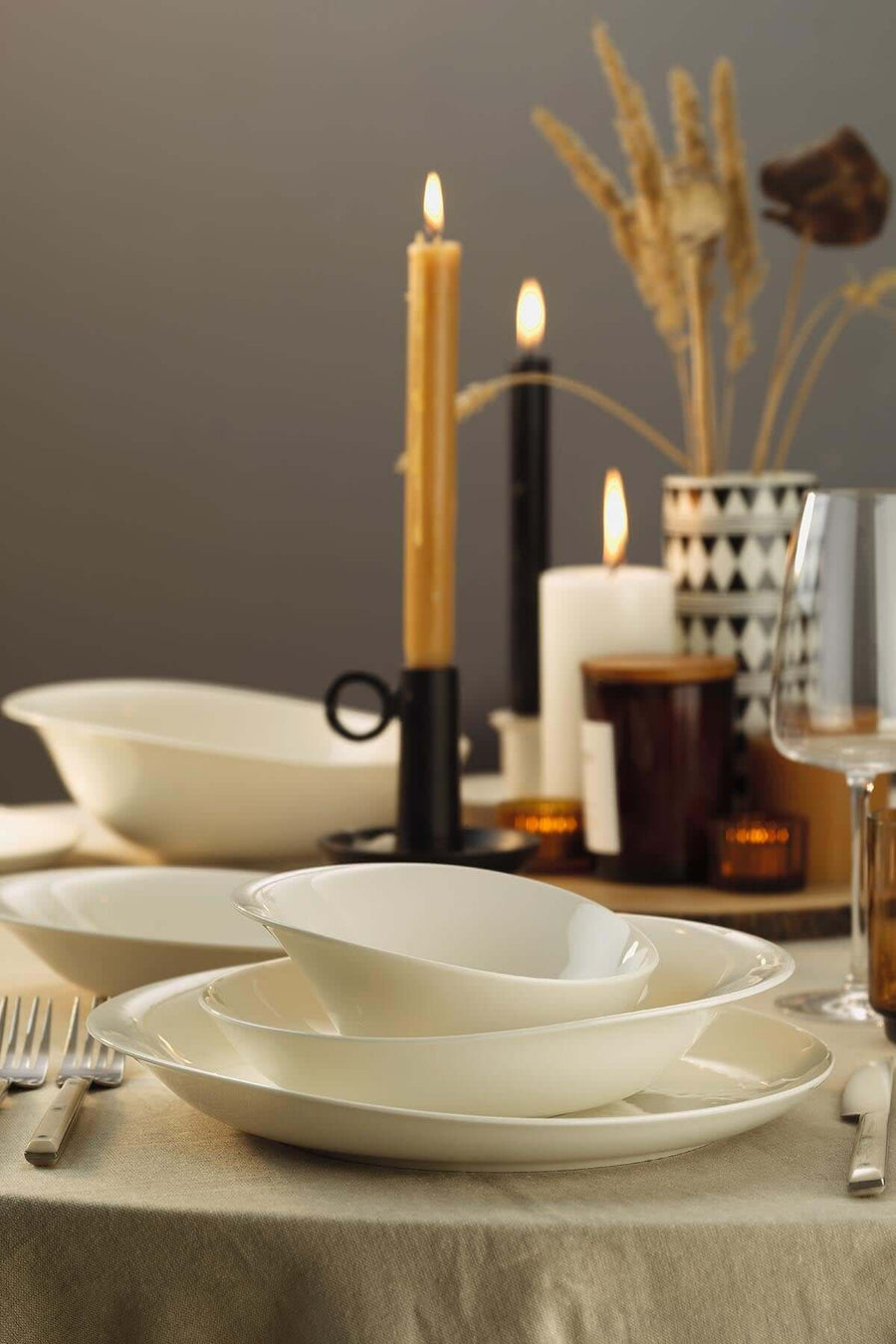 Kütahya Porcelain Bone Rosa 29 Piece Dinnerware Set WHITE.