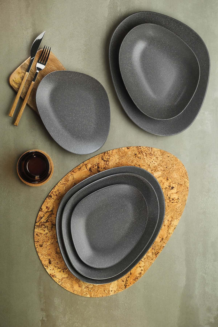 Kutahya Porcelain Galaxy Matte 22cm Flat Plate- Granule Anthracite.