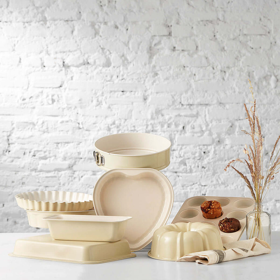 Karaca Lexa Cream 28 cm Wavy Cake Mold