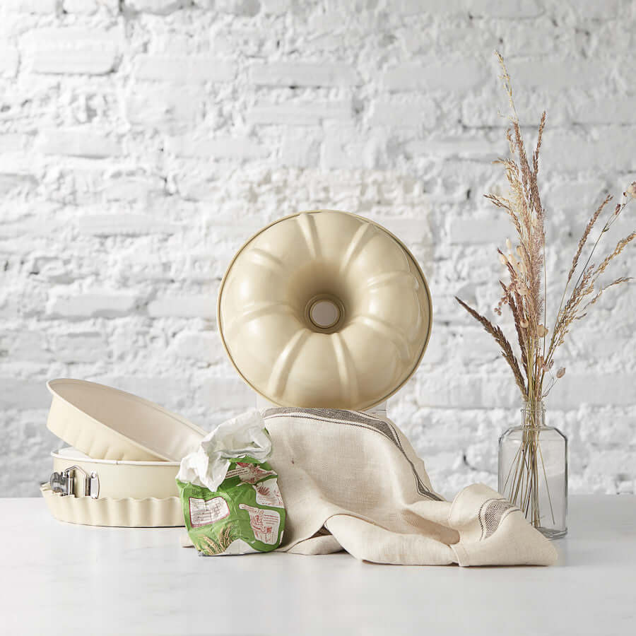 Karaca Lexa Cream 26 cm Round Cake Mold