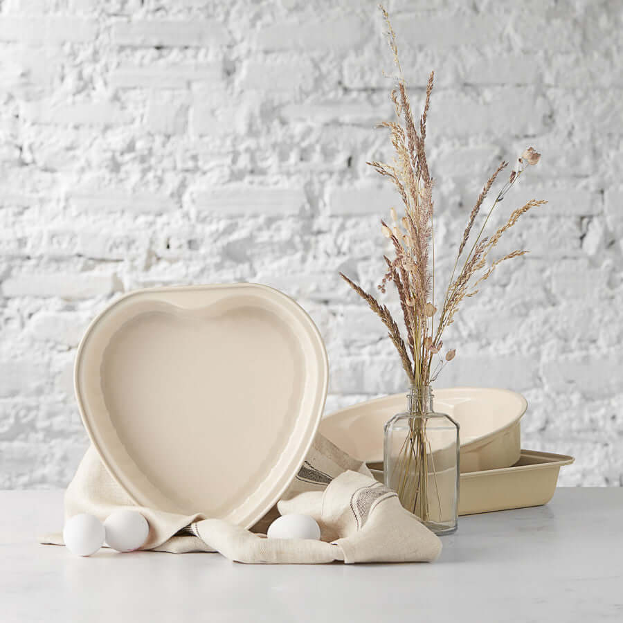 Karaca Lexa Cream 26 cm Heart Cake Mold