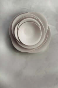 Kütahya Porcelain Bone Rosa 29 Piece Dinnerware Set WHITE.