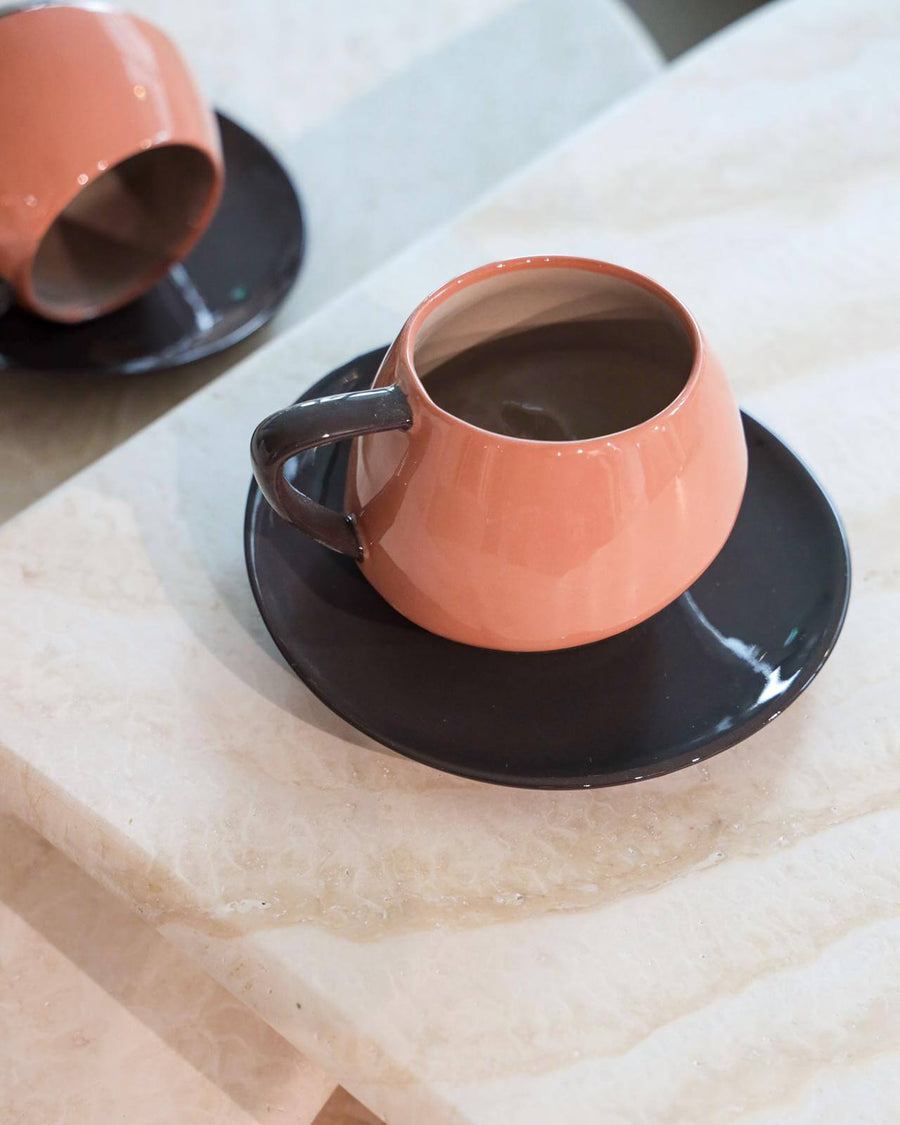 Kütahya Porcelain Aura Collection Tea/Coffee Set for two Black-Red-Beige.